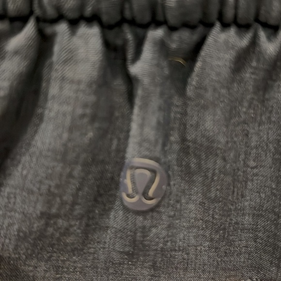 Lululemon flat front relaxed short 4" NWT - Picture 7 of 8